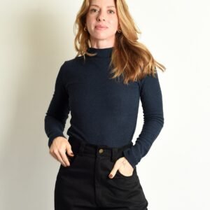 Blusa Gola azul marinho - frontal recortada